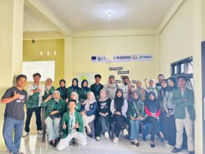 Para peserta Kampanye dan Demo Irigasi Tetes 