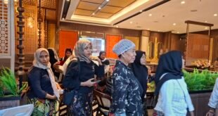 Foto : inak inak sade keliling di epicentrum mataram